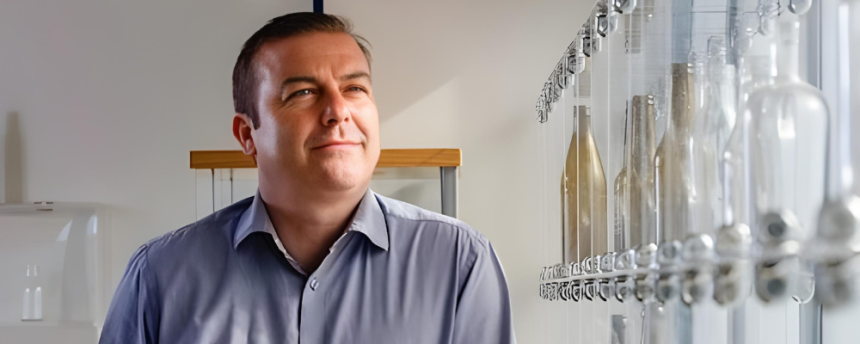 glass wholesaler expands with recent contact wins